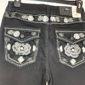 NWT Adonai Corte Vaquero Embroidered Flare Jeans SIZE 9